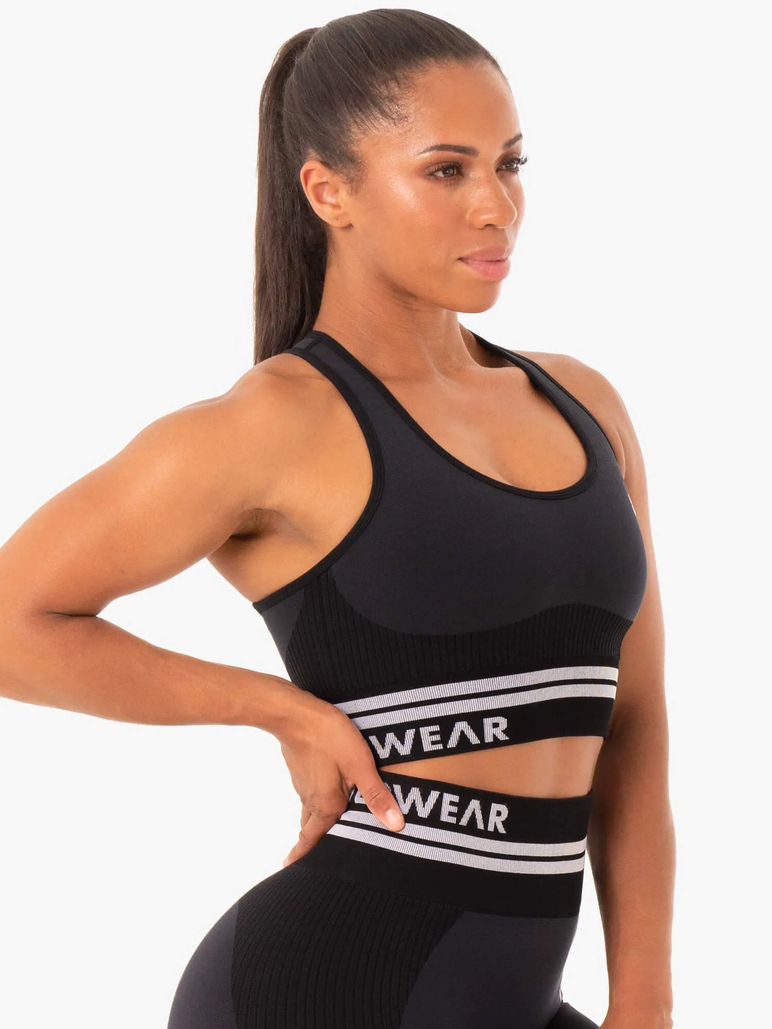 Freestyle Seamless Longline Sports Bra - Black